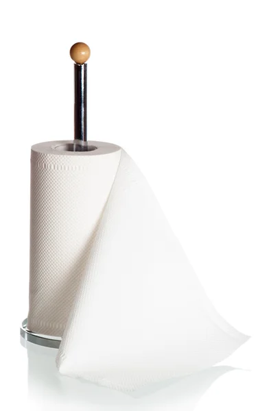 Кухонні паперові рушники на тримачі, ізольовані на білому — стокове фото