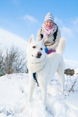 kadın ile köpek kış yürüyüş