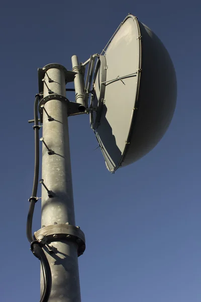 Antenne et plats pour la communication — Photo