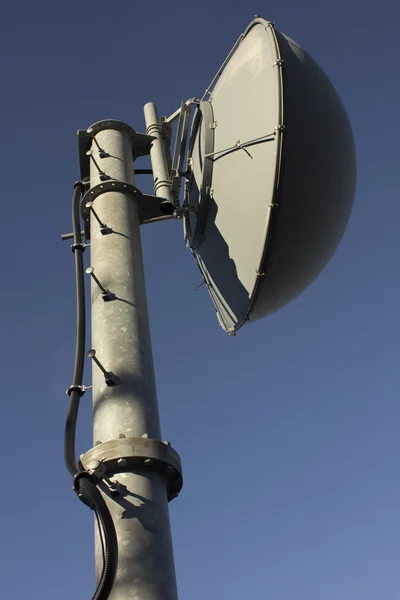Antenne et plats pour la communication — Photo