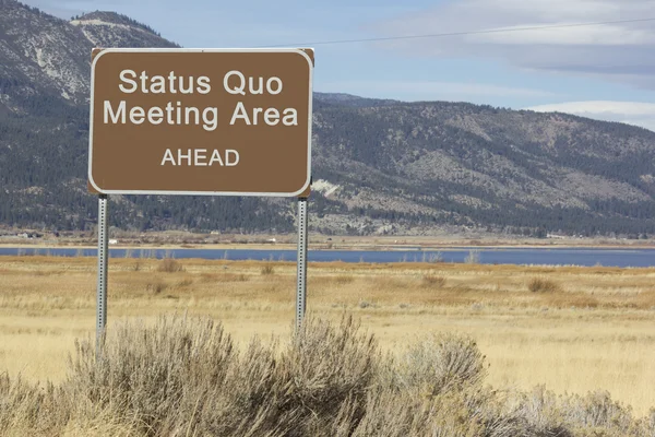 Droga znak - naprzód serii - status quo pomiesz — Zdjęcie stockowe
