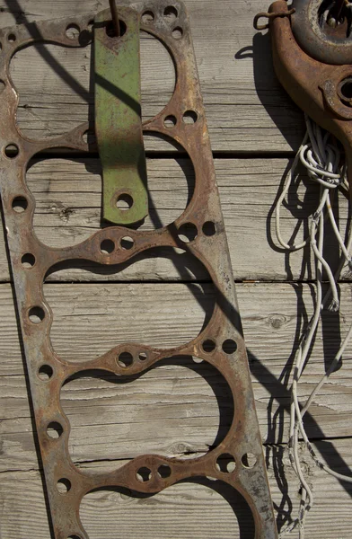 An old rusty gasket hanging — Stock Photo, Image
