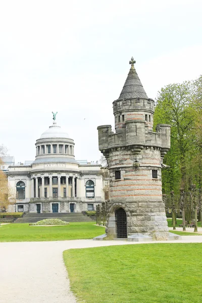 Парк в Брюсселі, башта фортеця — стокове фото