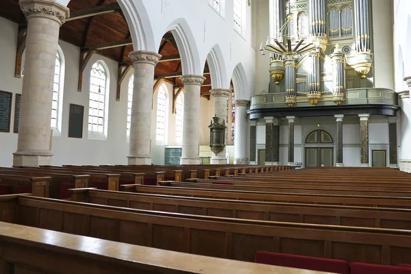 O interior da igreja. Países Baixos, Delft — Fotografia de Stock