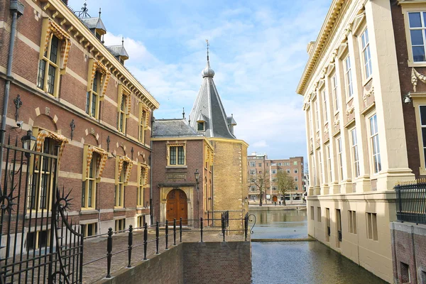 Binnenhof Palace, Den Haag, Hollandia. Holland Parlament épületét — Stock Fotó