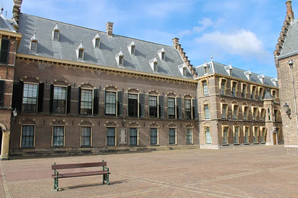 El Binnenhof en Den Haag, edificio del parlamento holandés y — Foto de Stock