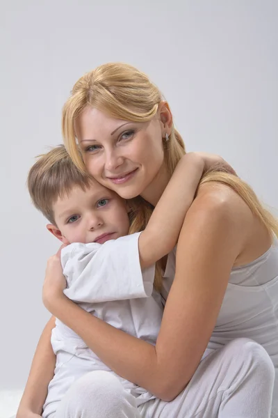 Portret szczęśliwy, matka i syn — Zdjęcie stockowe