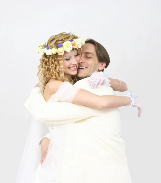 Young couple posing in a studio on the wedding day — Stock Photo, Image
