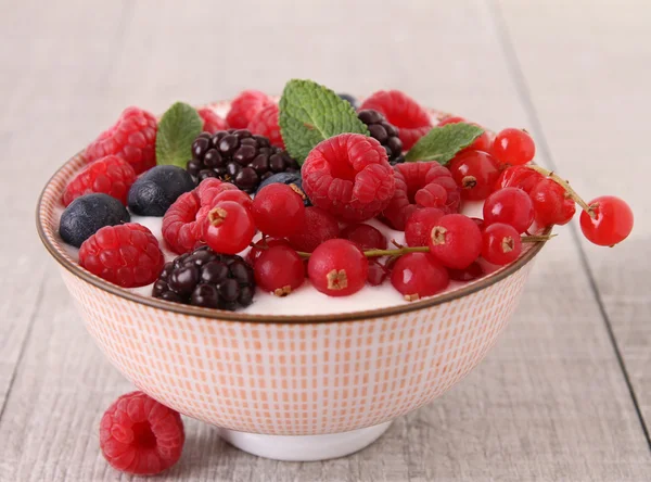 stock image Yogurt and berries