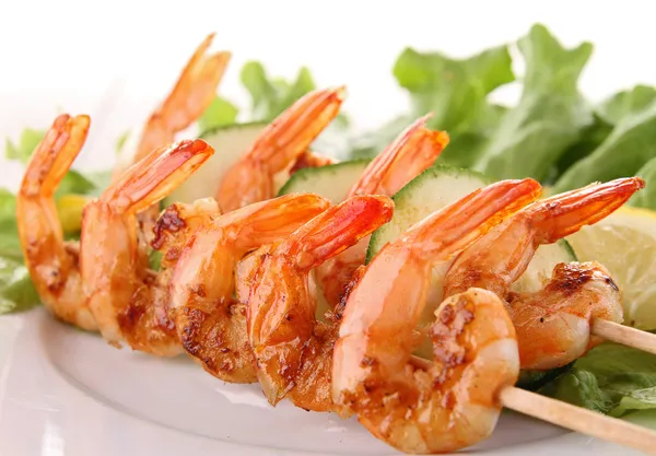 Grilled shrimp and lettuce — Stock Photo, Image
