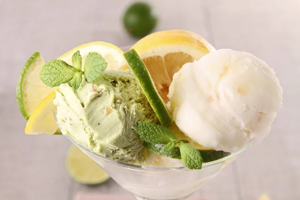 Lemon and pistachio ice cream — Stock Photo, Image