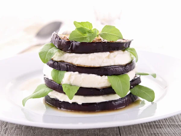 Grilled aubergine and mozzarella — Stock Photo, Image