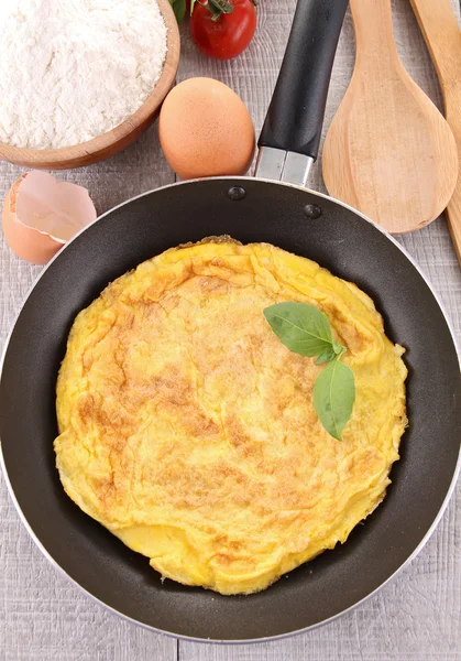 Omelette in pan — Stock Photo, Image