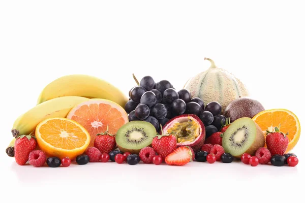 Assortiment van fruit op wit — Stockfoto
