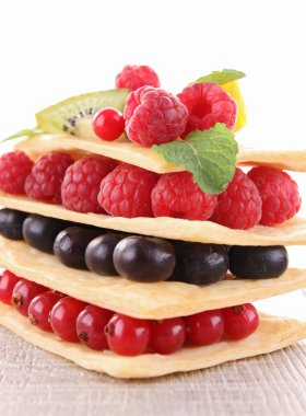 Berry meyve mille feuille