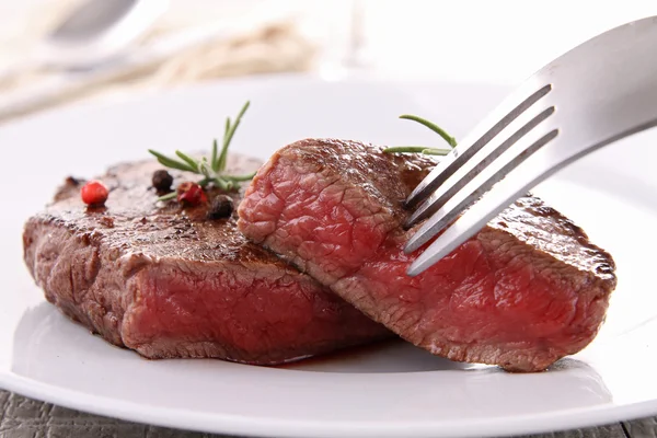 Bifteky a zeleniny — Stock fotografie