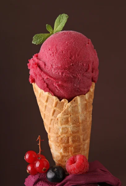 锥形冰淇淋 — 图库照片