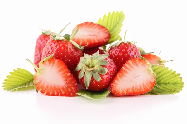 Färska jordgubbar på vita — Stockfoto