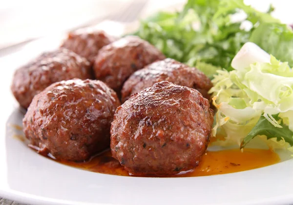 Roasted meatballs and vegetable — Stock Photo, Image