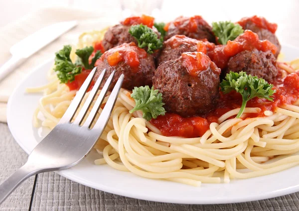Špagety a masové kuličky — Stock fotografie