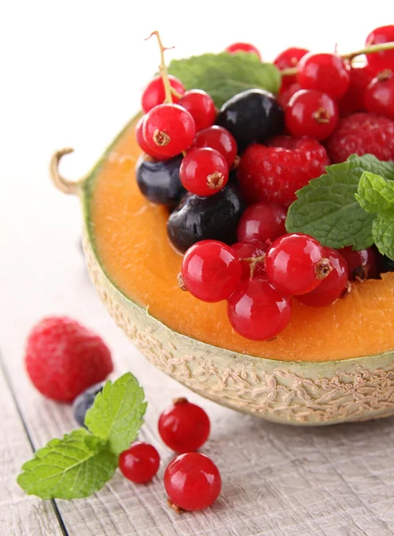 Плоды дыни и ягод — стоковое фото
