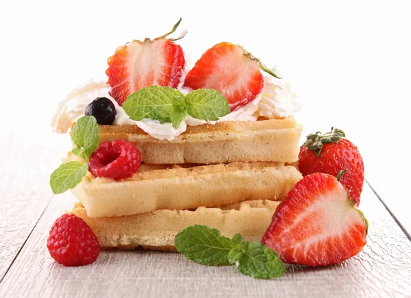 Waffle with strawberries — Stock Photo, Image