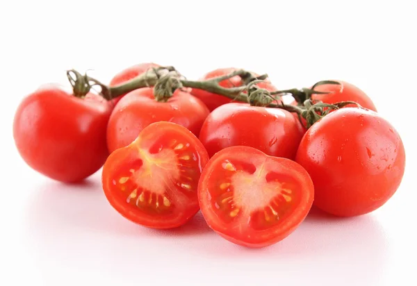 Geïsoleerde cherry tomaat — Stockfoto