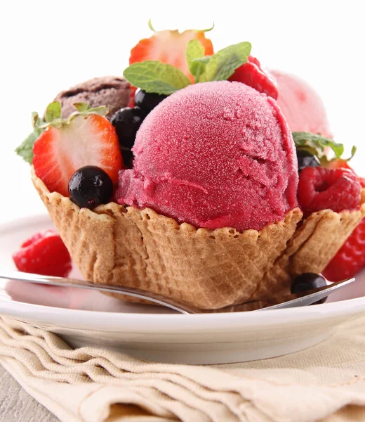 Десерт, мороженое — стоковое фото
