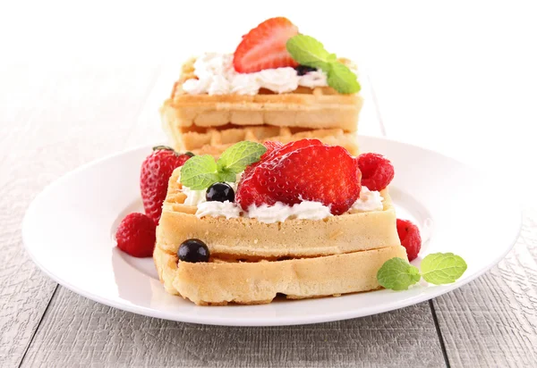 Waffle and strawberries — Stock Photo, Image