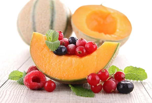 Owoc melona i jagoda — Zdjęcie stockowe