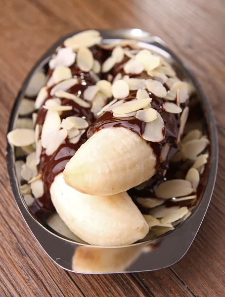 Десерт, банан и шоколад — стоковое фото