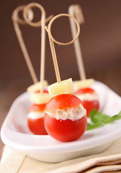 Förrätt, körsbär tomat och ost — Stockfoto