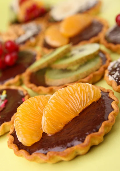 Chocolate e torta de frutas — Fotografia de Stock