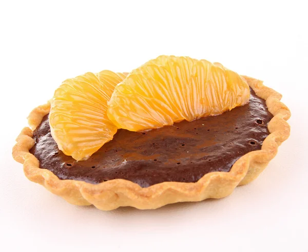 Na białym tle tarta czekolada i pomarańczowy — Zdjęcie stockowe