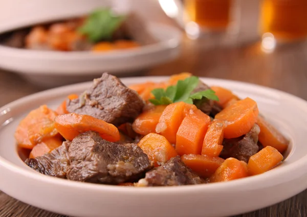 Таджин, говядина и морковь — стоковое фото