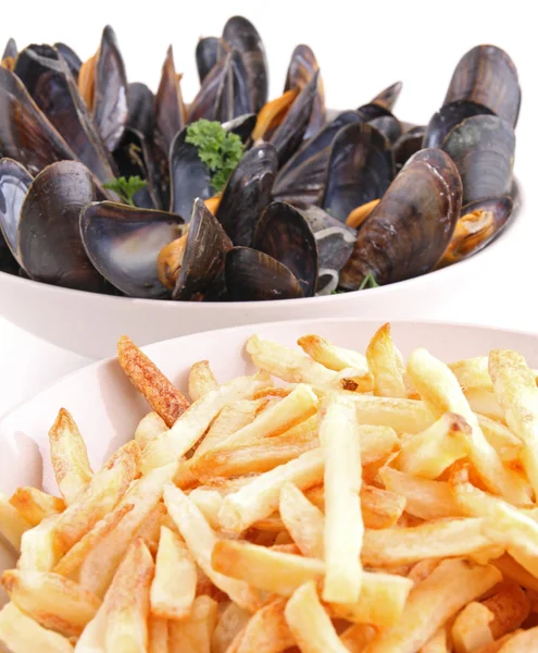 Gourmet plate of mussels and chips — Stock Photo, Image