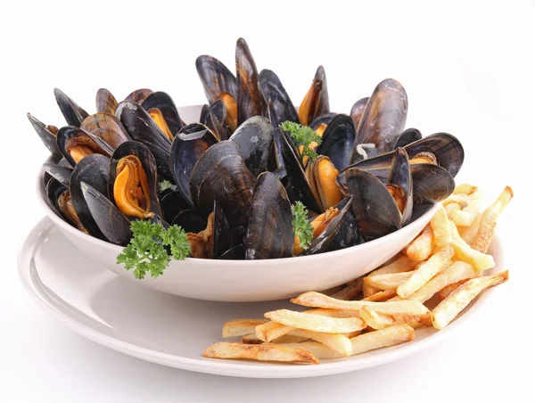Isolated plate of mussels an chips — Stock Photo, Image