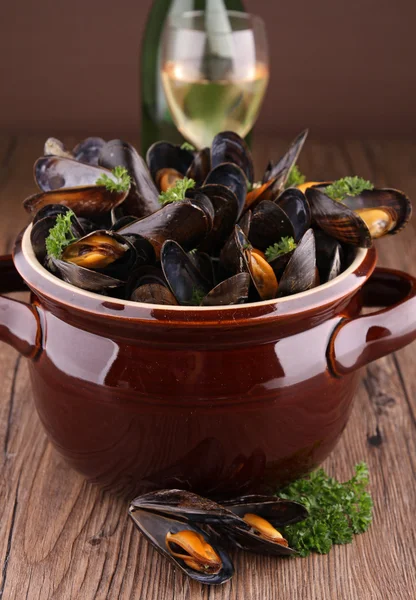 Mussels with wine sauce — Stock Photo, Image