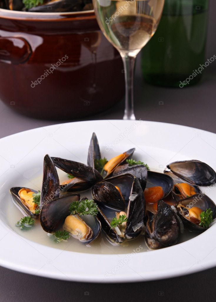 Mussels and wine