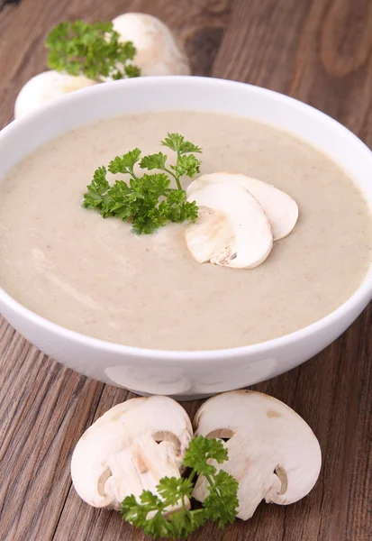 Грибной суп и петрушка — стоковое фото