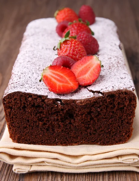 Schokoladenkuchen und Erdbeere — Stockfoto
