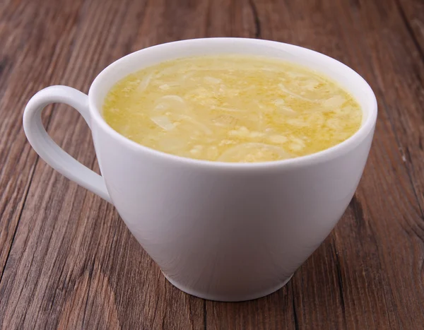 Гарячий суп з цибулею — стокове фото