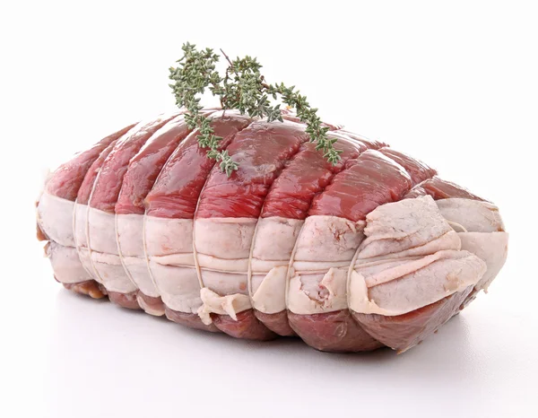 孤立原料烤牛肉 — 图库照片