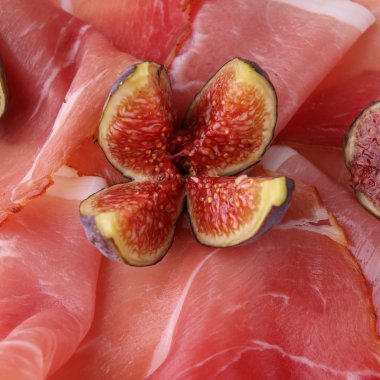 Prosciutto jambonu ve incir