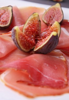 Prosciutto jambonu ve incir