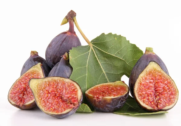 Isolerade fig och blad på vit — Stockfoto