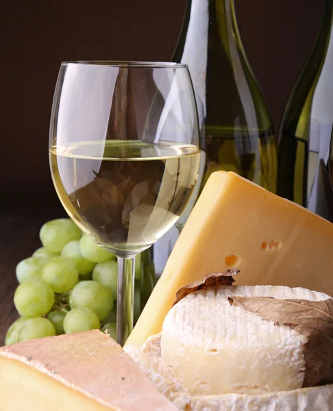 Käse und Wein — Stockfoto