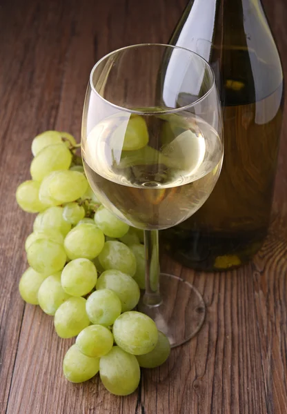 Wineglass and bottle — Stock Photo, Image