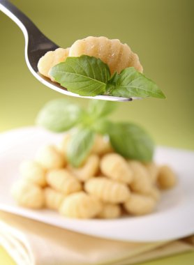 gnocchi ve fesleğen