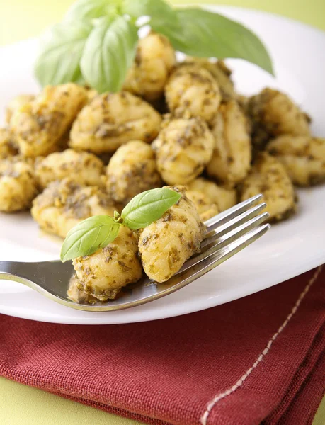 gnocchi ve pesto sos